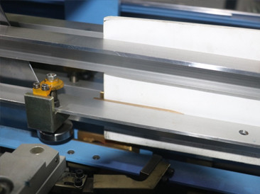 HX2000 Automatic Notebook Ribbon Inserting Machine Compact Design