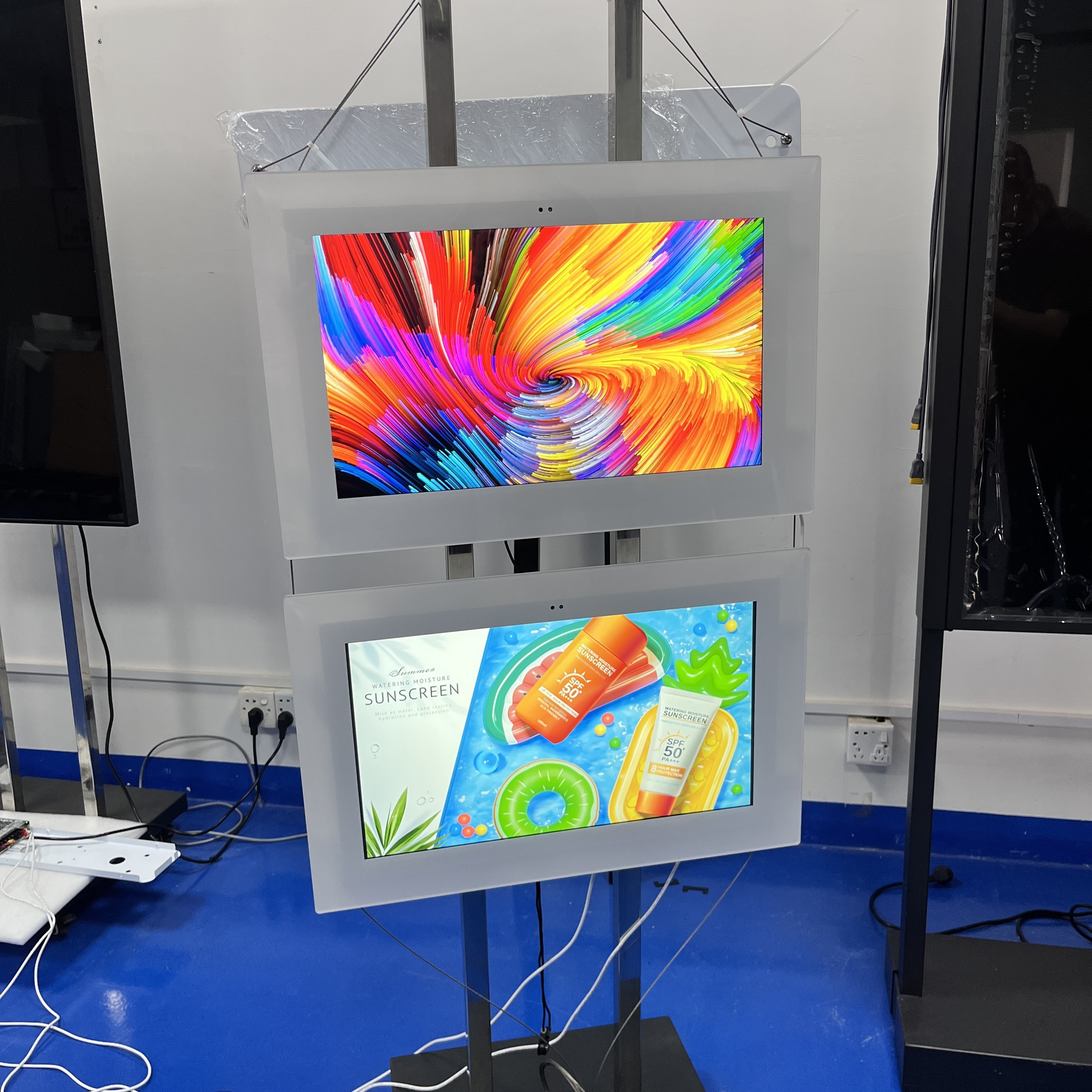 A3 Smart Hanging LCD Window Facing Display Signage Adjustable Brightness