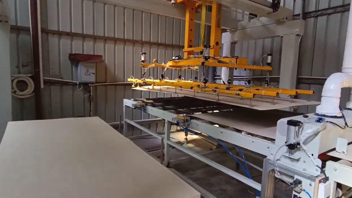 Three Axis Palletizing Robotic Arm For Loading Materials 4 Pcs/Min