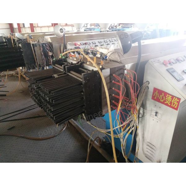 Advanced Processing Plastic Profile Extrusion Machine Single Screw Extrusion Machine