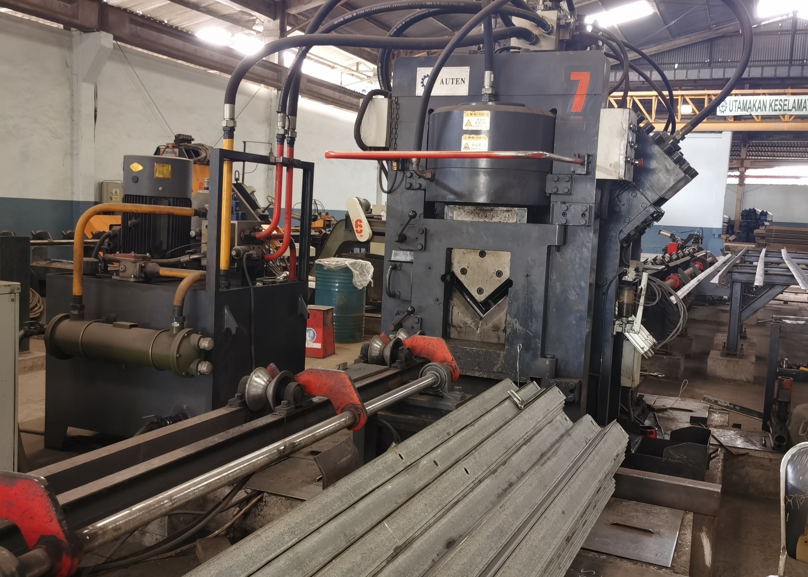 Automatic CNC Angle Punching Marking And Shearing Line With Servo Feeding